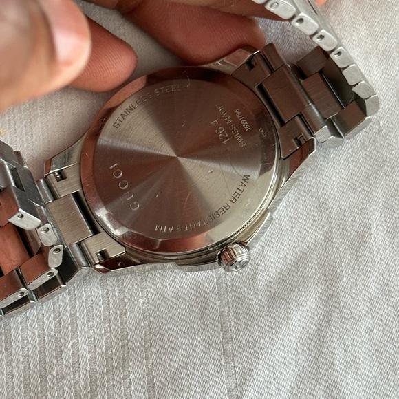 Gucci watch. Silver. Comes with the additional links, booklet and box - Picture 7 of 8